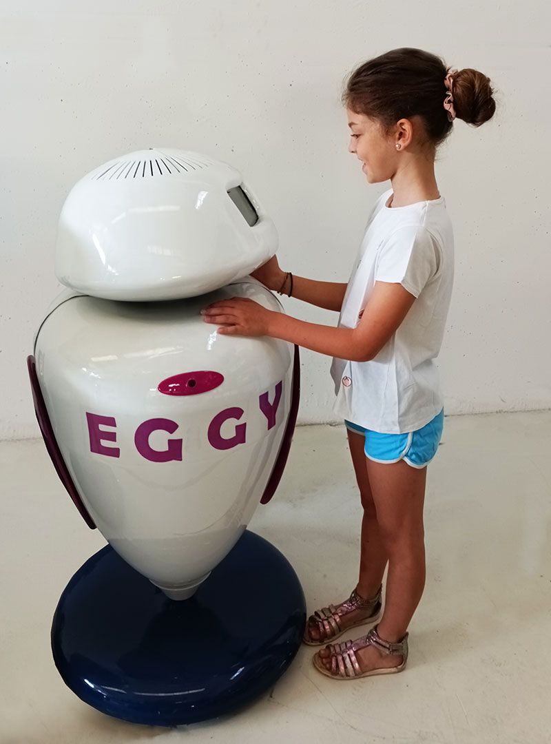 NuZoo Robotics - Robot Eggy per store e centri commerciali